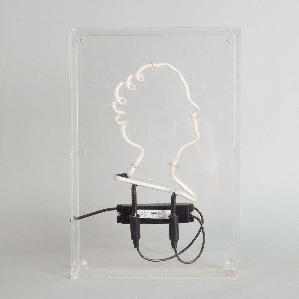 UNKNOWN – Queen Elizabeth Neon